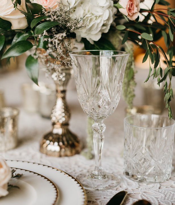 Here's a look at @lovenoteevents 's and @sparklesandvintage 's beautiful table setting at a styled shoot! We are in love with the color palette and wonderful florals. Can't wait to see more from this shoot! Vendors: @martinamicko @oneandonebridal @nixeyartistry @sparklesandvintage @nic_thefit @ariayoukiddingme @aileyartsy 